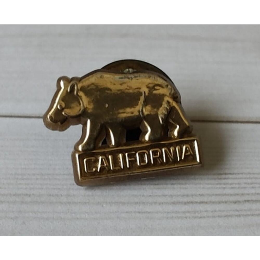 California State Golden Bear Pin Souvenir Travel Hat Lapel Collectible Plastic